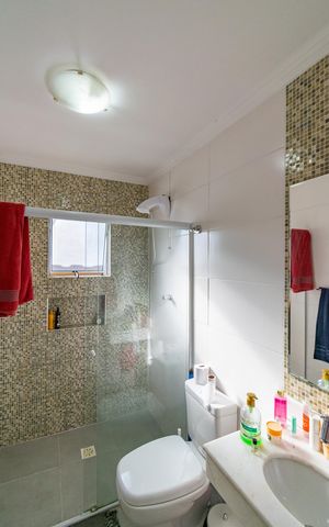 Casa à venda com 177m², 3 quartos e 2 vagas Casa à venda com 177m², 3 quartos e 2 vagasBanheiro Social