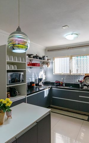 Casa à venda com 177m², 3 quartos e 2 vagas Casa à venda com 177m², 3 quartos e 2 vagasCozinha