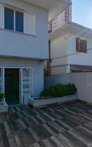 Casa à venda com 177m², 3 quartos e 2 vagas Casa à venda com 177m², 3 quartos e 2 vagasSacada