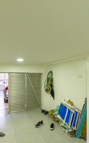 Casa à venda com 177m², 3 quartos e 2 vagas Casa à venda com 177m², 3 quartos e 2 vagasPorão