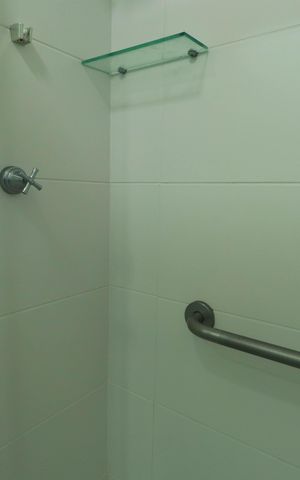 Apartamento para alugar com 55m², 2 quartos e 1 vaga Apartamento para alugar com 55m², 2 quartos e 1 vagaBanheiro da Suíte