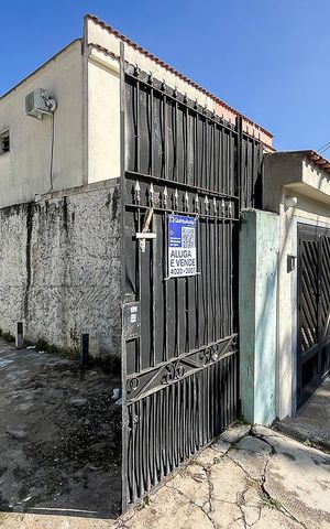 Casa à venda com 400m², 2 quartos e 5 vagasFachada + plaquinha