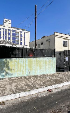Casa à venda com 400m², 2 quartos e 5 vagasFachada + plaquinha