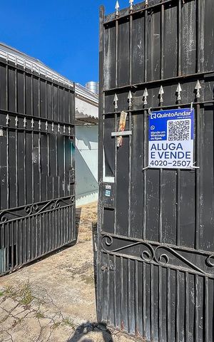 Casa à venda com 400m², 2 quartos e 5 vagasFachada + plaquinha