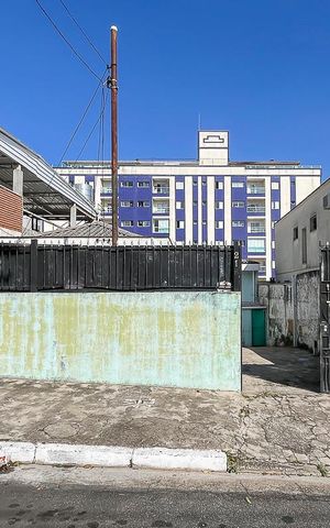 Casa à venda com 400m², 2 quartos e 5 vagasFachada + plaquinha