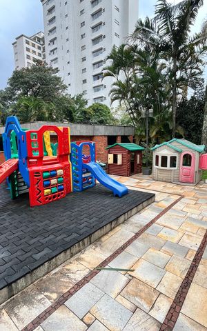Apartamento à venda com 387m², 5 quartos e 4 vagasÁrea comum - Playground
