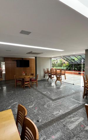 Apartamento à venda com 387m², 5 quartos e 4 vagasÁrea comum - Salão de festas