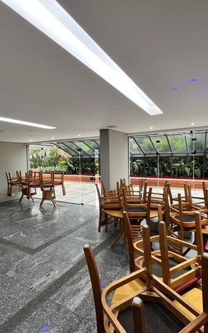 Apartamento à venda com 387m², 5 quartos e 4 vagasÁrea comum - Salão de festas