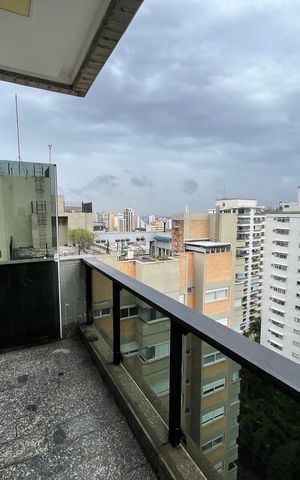 Apartamento à venda com 387m², 5 quartos e 4 vagasVaranda