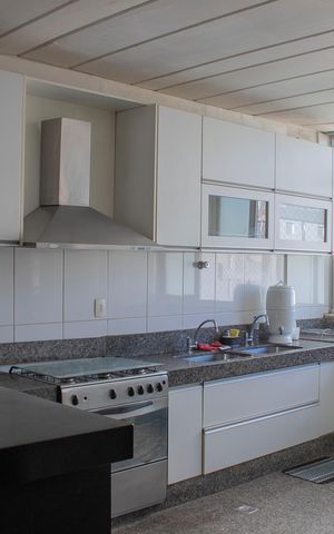 Apartamento à venda com 372m², 5 quartos e 2 vagas Apartamento à venda com 372m², 5 quartos e 2 vagasCozinha