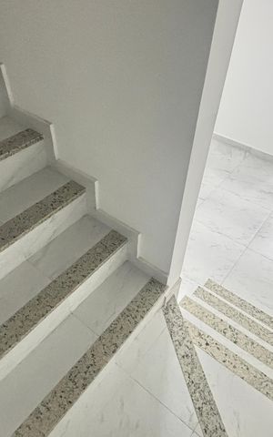 Apartamento à venda com 112m², 2 quartos e 1 vaga Apartamento à venda com 112m², 2 quartos e 1 vagaEscada