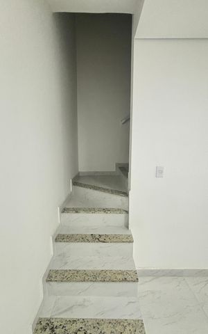 Apartamento à venda com 112m², 2 quartos e 1 vaga Apartamento à venda com 112m², 2 quartos e 1 vagaEscada