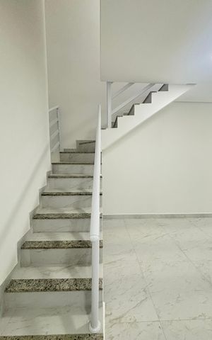 Apartamento à venda com 109m², 2 quartos e 1 vaga Apartamento à venda com 109m², 2 quartos e 1 vagaEscada