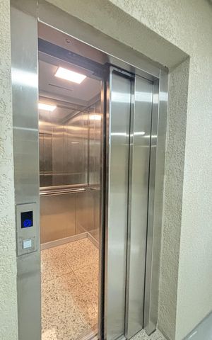 Apartamento à venda com 109m², 2 quartos e 1 vaga Apartamento à venda com 109m², 2 quartos e 1 vagaElevador
