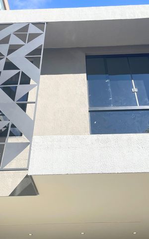 Casa à venda com 190m², 3 quartos e 2 vagasFachada