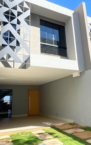 Casa à venda com 190m², 3 quartos e 2 vagasFachada