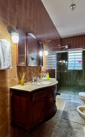 Casa à venda com 114m², 2 quartos e sem vaga Casa à venda com 114m², 2 quartos e sem vagaBanheiro