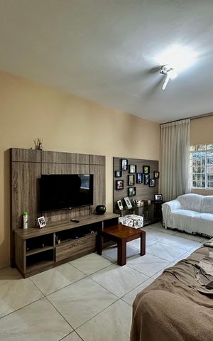 Casa à venda com 114m², 2 quartos e sem vaga Casa à venda com 114m², 2 quartos e sem vagaSala