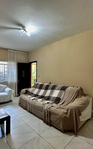 Casa à venda com 114m², 2 quartos e sem vaga Casa à venda com 114m², 2 quartos e sem vagaSala