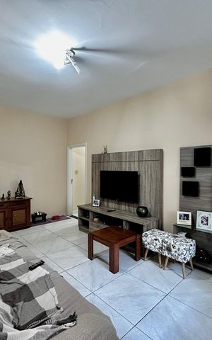 Casa à venda com 114m², 2 quartos e sem vaga Casa à venda com 114m², 2 quartos e sem vagaSala
