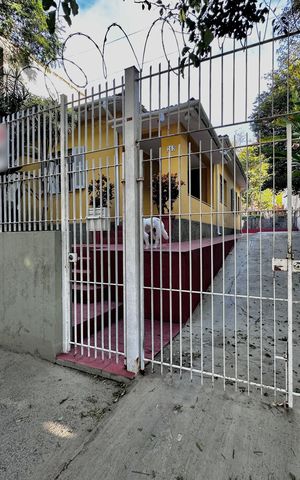 Casa à venda com 114m², 2 quartos e sem vaga Casa à venda com 114m², 2 quartos e sem vagaFachada