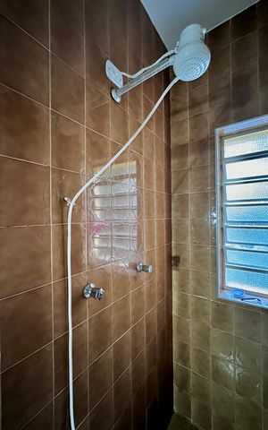 Casa à venda com 114m², 2 quartos e sem vaga Casa à venda com 114m², 2 quartos e sem vagaBanheiro