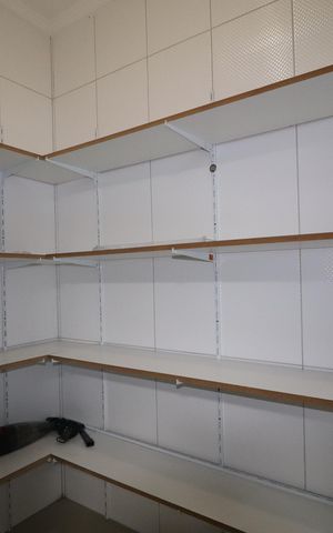 Casa à venda com 169m², 3 quartos e 5 vagasDespensa