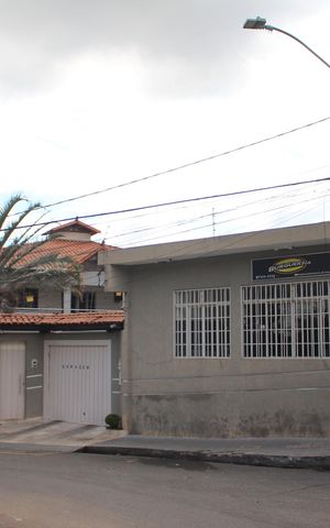 Casa à venda com 540m², 4 quartos e 8 vagasFachada