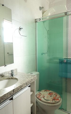 Casa à venda com 170m², 3 quartos e 4 vagasBanheiro da Suíte 2