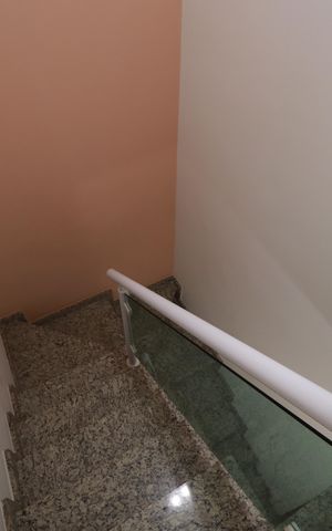 Casa à venda com 170m², 3 quartos e 4 vagasEscada