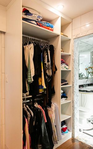 Casa à venda com 289m², 3 quartos e 6 vagas Casa à venda com 289m², 3 quartos e 6 vagasCloset da Suíte