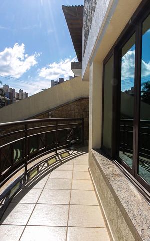 Casa à venda com 289m², 3 quartos e 6 vagas Casa à venda com 289m², 3 quartos e 6 vagasVaranda da Sala