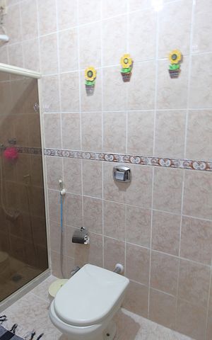 Casa à venda com 485m², 3 quartos e 4 vagasBanheiro da Suíte 1