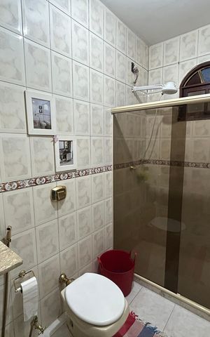 Casa à venda com 485m², 3 quartos e 4 vagasBanheiro da Suíte 2