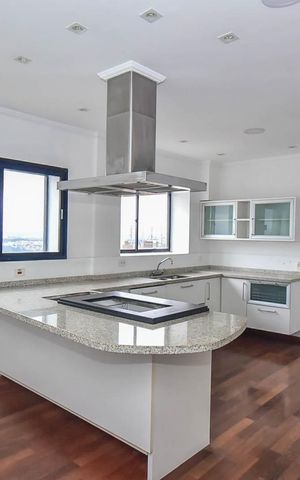 Apartamento à venda com 270m², 4 quartos e 5 vagas Apartamento à venda com 270m², 4 quartos e 5 vagasCozinha