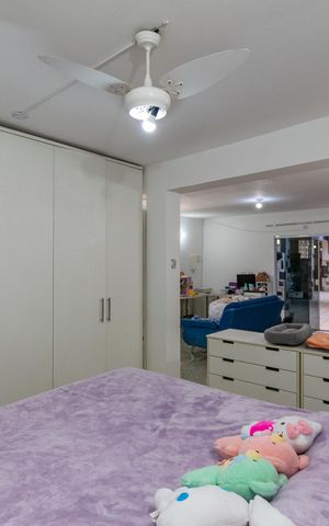 Casa à venda com 262m², 4 quartos e 2 vagas Casa à venda com 262m², 4 quartos e 2 vagasÁrea comum - Salão de festas