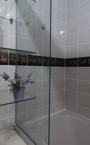 Casa à venda com 136m², 3 quartos e 1 vagaBanheiro