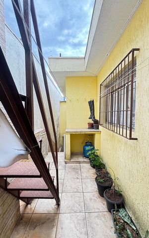 Casa à venda com 127m², 2 quartos e 2 vagas Casa à venda com 127m², 2 quartos e 2 vagasÁrea de Serviço