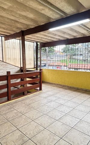 Casa à venda com 127m², 2 quartos e 2 vagas Casa à venda com 127m², 2 quartos e 2 vagasVaranda