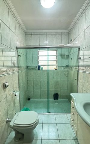 Casa à venda com 127m², 2 quartos e 2 vagas Casa à venda com 127m², 2 quartos e 2 vagasBanheiro