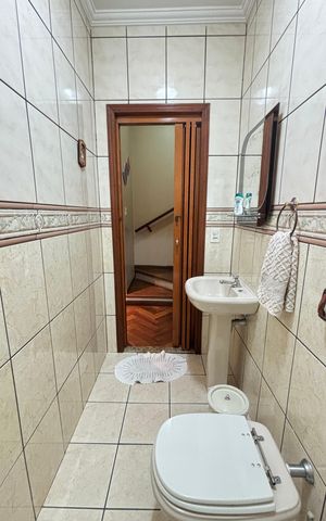 Casa à venda com 127m², 2 quartos e 2 vagas Casa à venda com 127m², 2 quartos e 2 vagasBanheiro