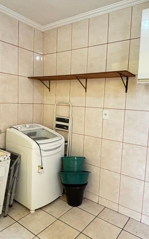 Casa à venda com 127m², 2 quartos e 2 vagas Casa à venda com 127m², 2 quartos e 2 vagasÁrea de Serviço