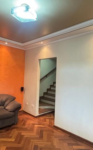 Casa à venda com 127m², 2 quartos e 2 vagas Casa à venda com 127m², 2 quartos e 2 vagasSala