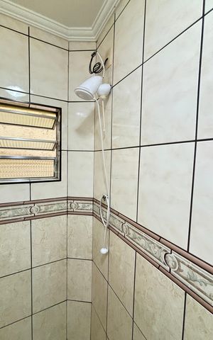 Casa à venda com 127m², 2 quartos e 2 vagas Casa à venda com 127m², 2 quartos e 2 vagasBanheiro