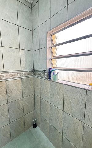 Casa à venda com 127m², 2 quartos e 2 vagas Casa à venda com 127m², 2 quartos e 2 vagasBanheiro