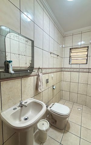 Casa à venda com 127m², 2 quartos e 2 vagas Casa à venda com 127m², 2 quartos e 2 vagasBanheiro