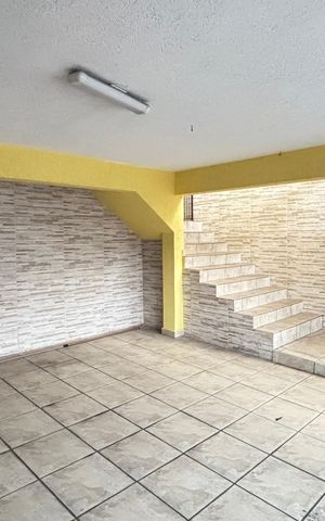 Casa à venda com 127m², 2 quartos e 2 vagas Casa à venda com 127m², 2 quartos e 2 vagasGaragem