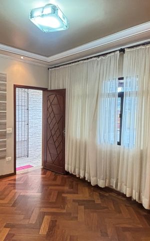 Casa à venda com 127m², 2 quartos e 2 vagas Casa à venda com 127m², 2 quartos e 2 vagasSala
