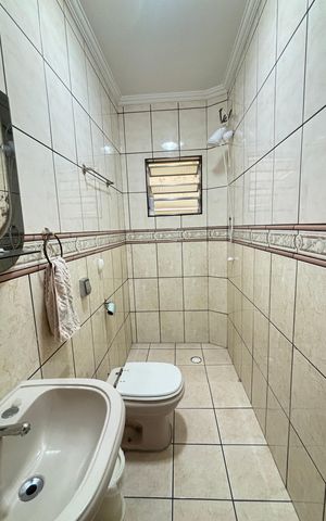 Casa à venda com 127m², 2 quartos e 2 vagas Casa à venda com 127m², 2 quartos e 2 vagasBanheiro