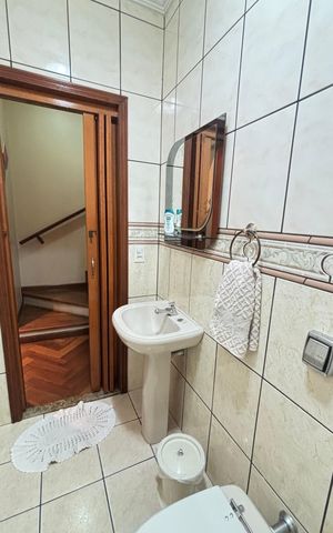 Casa à venda com 127m², 2 quartos e 2 vagas Casa à venda com 127m², 2 quartos e 2 vagasBanheiro